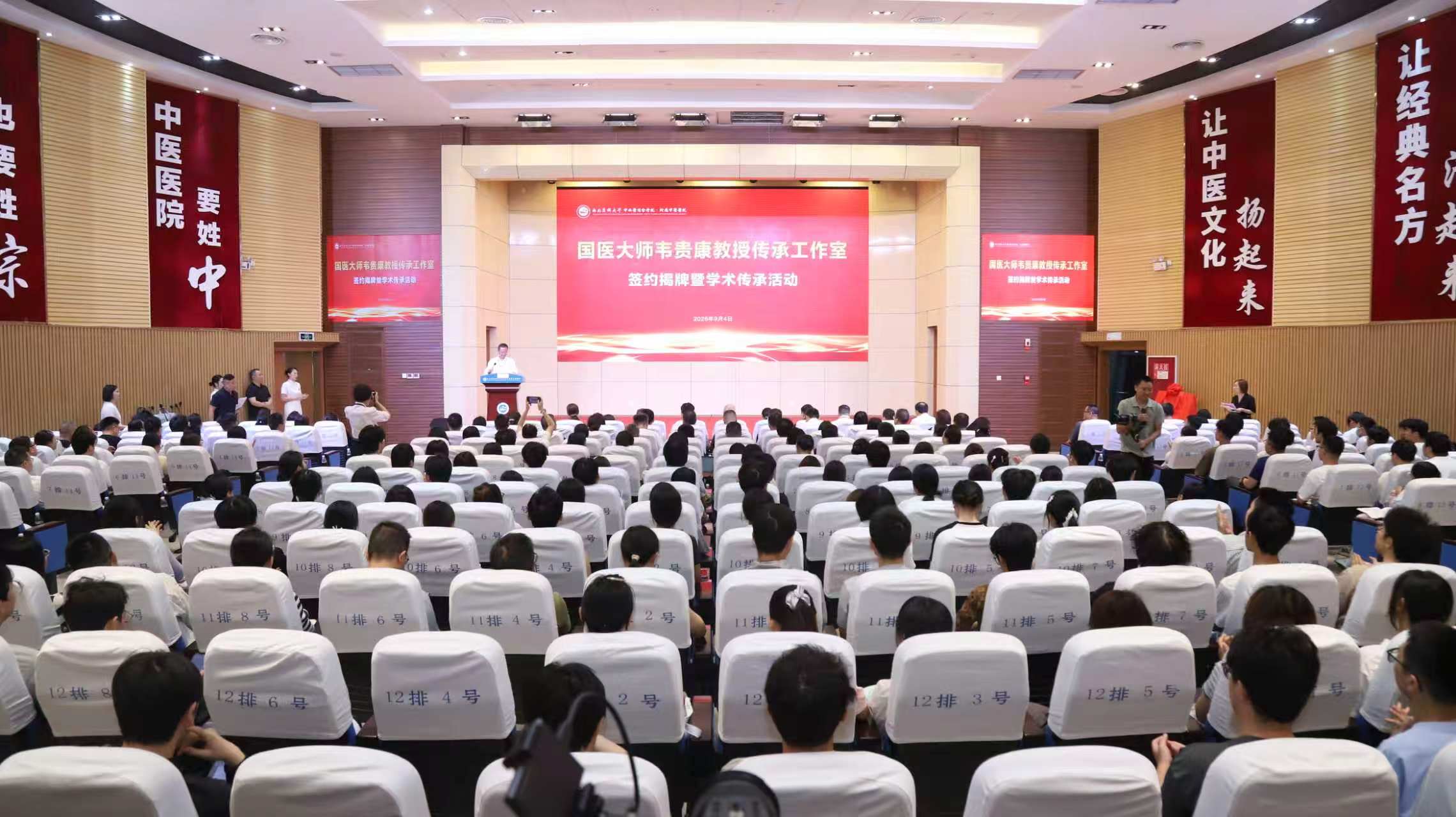 1788764146431037348.jpg 活动现场.jpg
